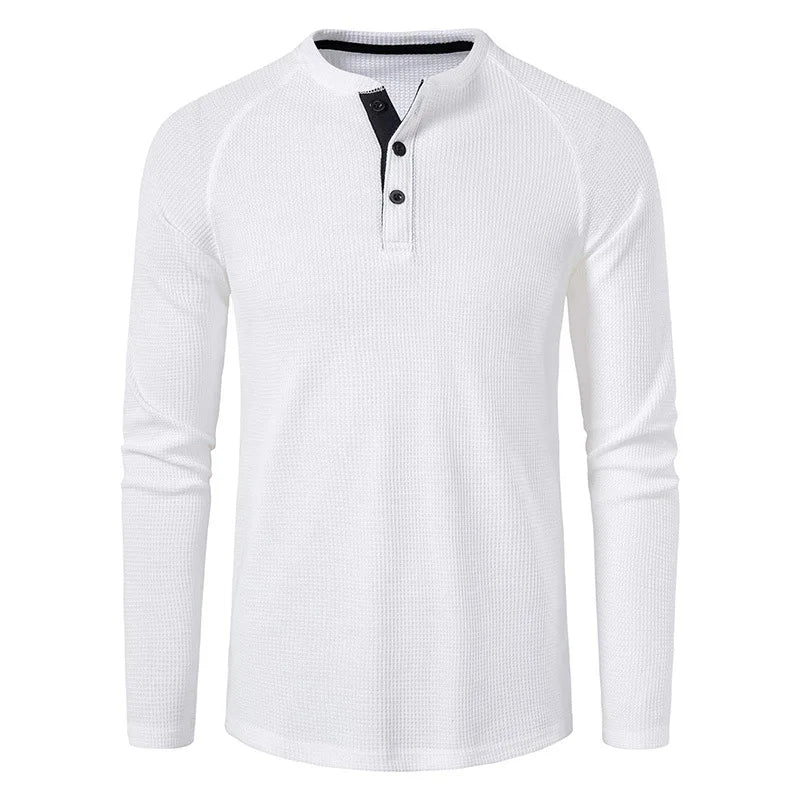 Trendy herre t-skjorte: langermet Henley, myk vaffelbomull, slim fit for hverdagslig eleganse.