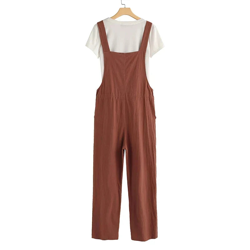 Rød-oransje damejumpsuit, uformell sommeroverall for kvinner med justerbare stropper. Perfekt for varme dager.