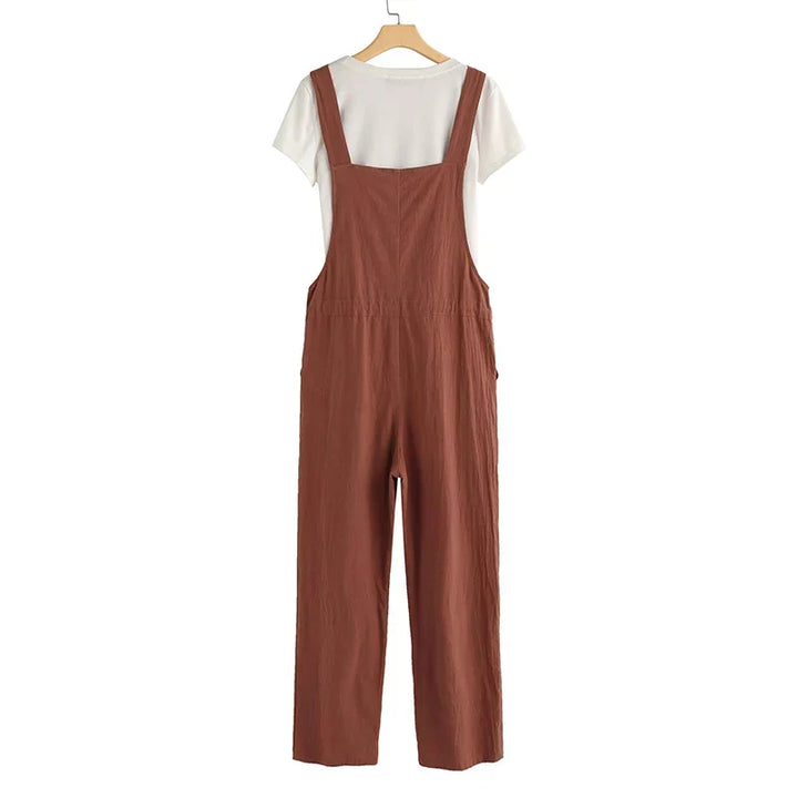 Rød-oransje damejumpsuit, uformell sommeroverall for kvinner med justerbare stropper. Perfekt for varme dager.