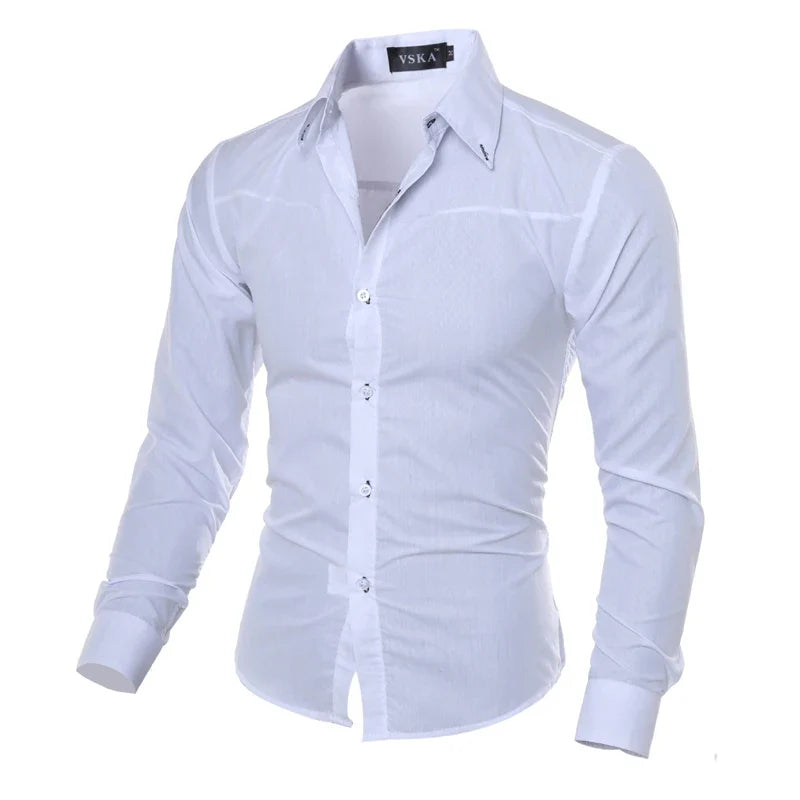 Moderne slim fit skjorte for menn. Rutete design, langermet og laget av myk bomullsblanding.