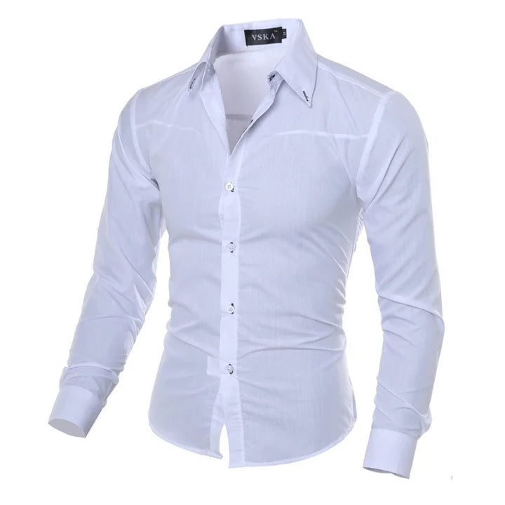 Moderne slim fit skjorte for menn. Rutete design, langermet og laget av myk bomullsblanding.