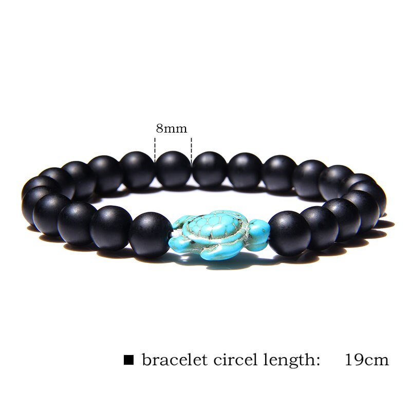 Sjøliv-inspirert unisex armbånd: turkis skilpadde og natursteinperler (onyx); håndlaget smykke for alle.