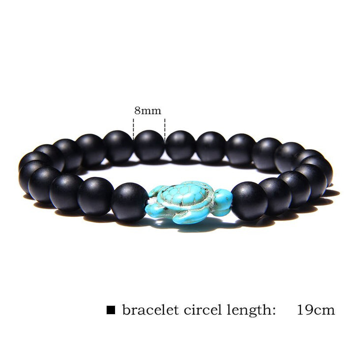 Sjøliv-inspirert unisex armbånd: turkis skilpadde og natursteinperler (onyx); håndlaget smykke for alle.