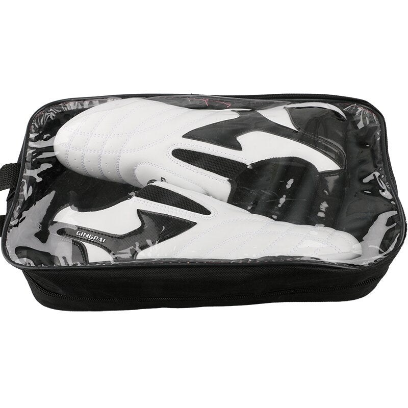 Treningssko for menn: Hvite Taekwondo sko med godt grep og lettvekt materiale for smidig bevegelse.