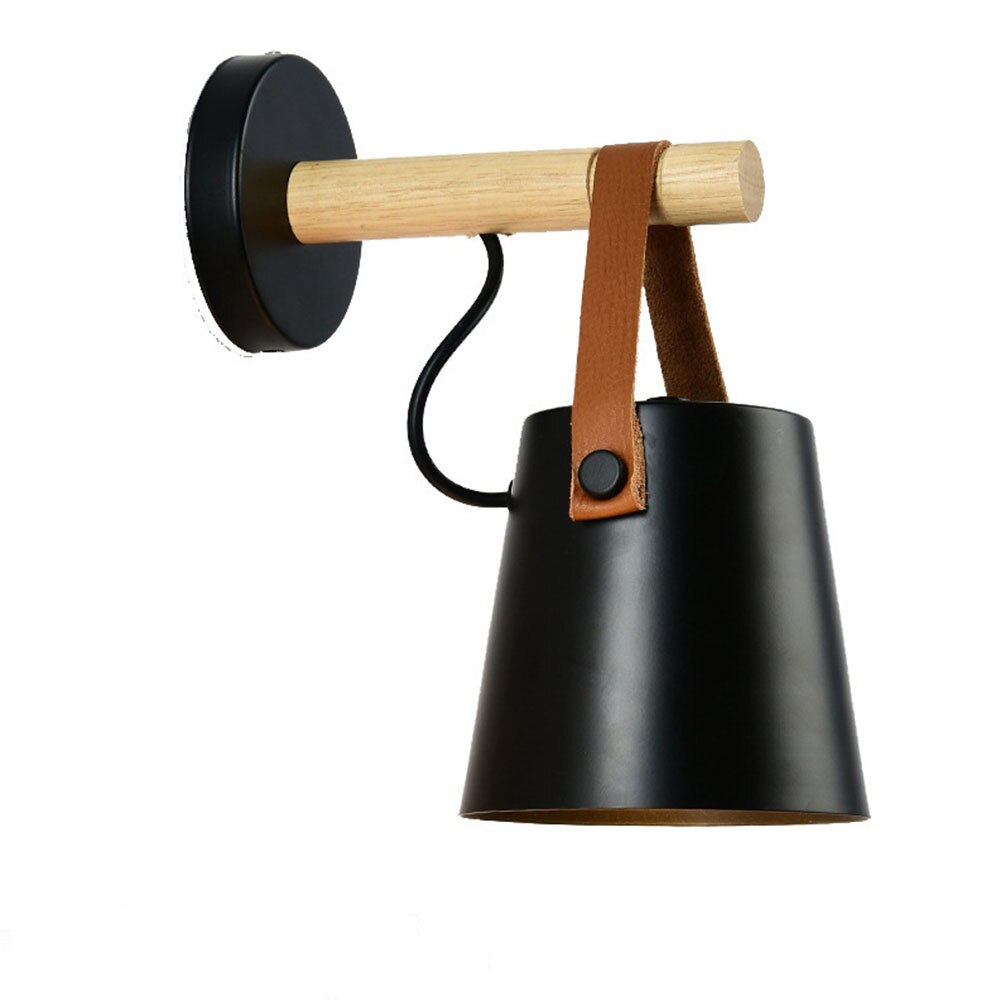Designlampe: Nordisk vegglampe i naturlig tre, elegant belysning for et stilrent hjem.