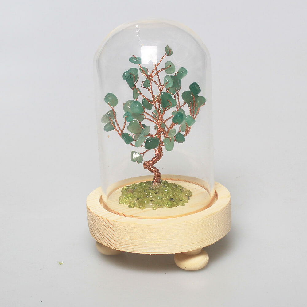 Livets tre-inspirert krystalltre med ulike edelstener, symboliserer vekst og velstand.