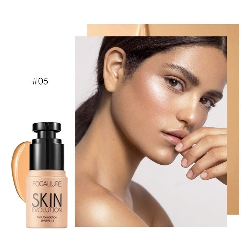 Naturlig fargematchende flytende foundation, perfekt for en feilfri ansiktsmakeup med SPF 15.