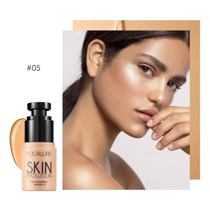 Naturlig fargematchende flytende foundation, perfekt for en feilfri ansiktsmakeup med SPF 15.
