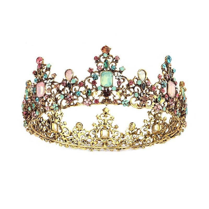 Elegant barokk dronningkrone for kvinner, utsmykket med glitrende juveler.