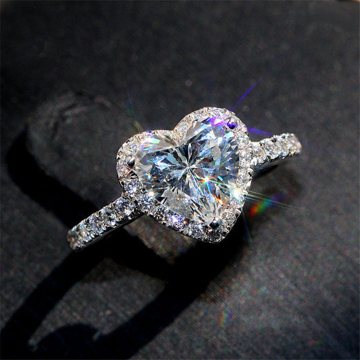Elegant sølvring (925 sterling) med hjerte CZ, ideell for forlovelse eller jubileum.