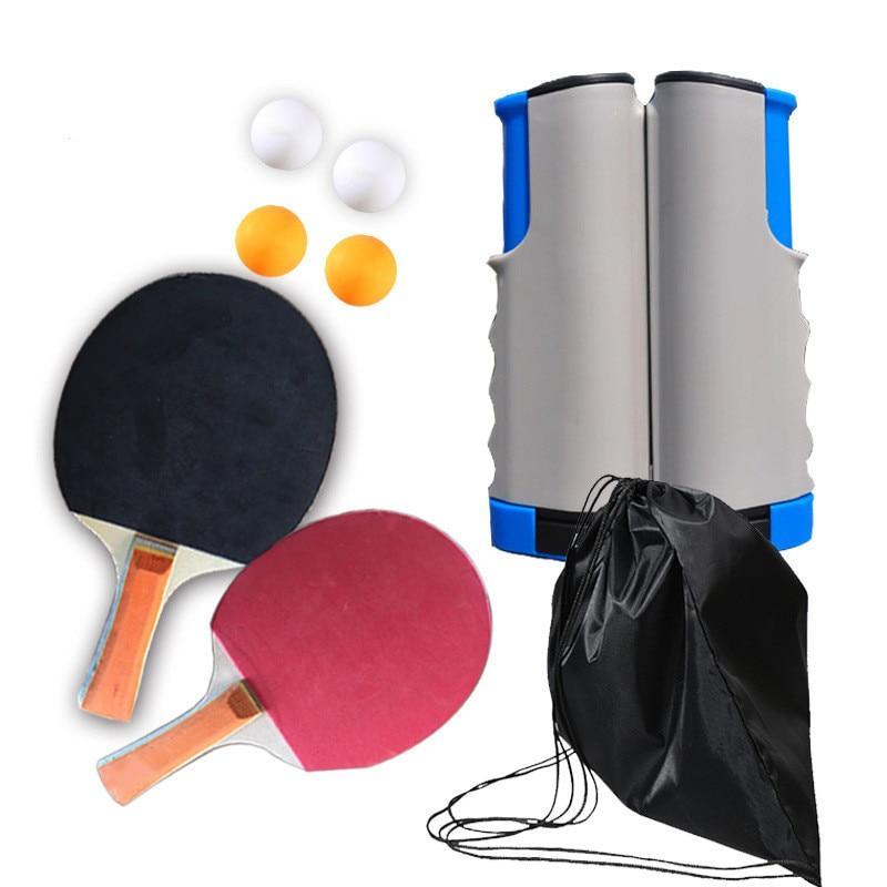 Dynamisk bordtennissett for aktive spill. Inkluderer røde/blå racketer og baller for sport og lek.