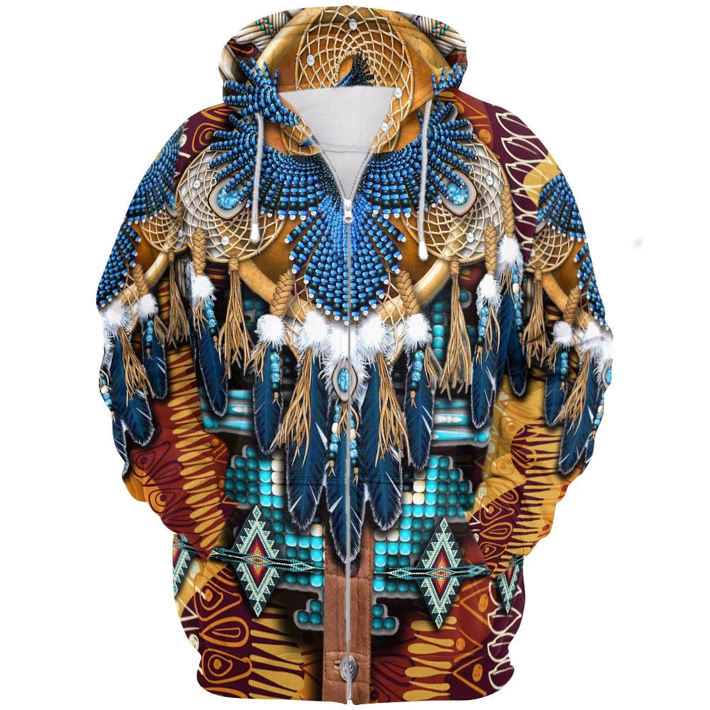 Hverdagslig unisex hettegenser med iøynefallende indianerinspirert trykk. Komfortabel og varm.