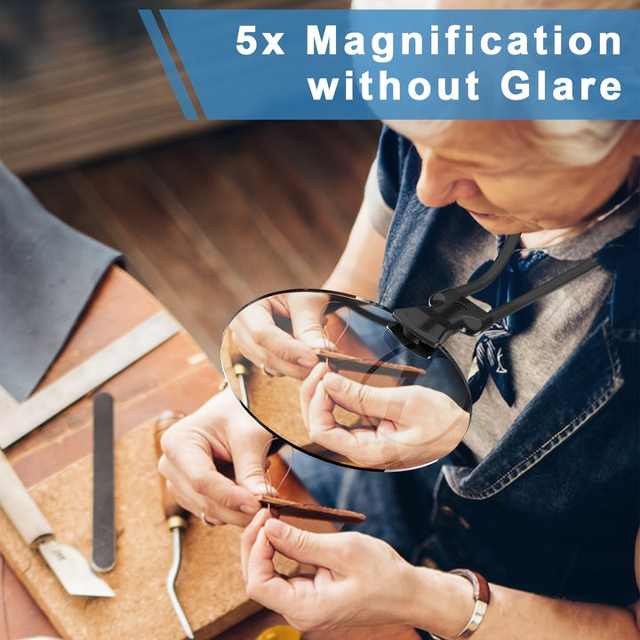 Håndfritt forstørrelsesglass for seniorer gir optimal komfort og klarere syn for lesing og håndarbeid.
