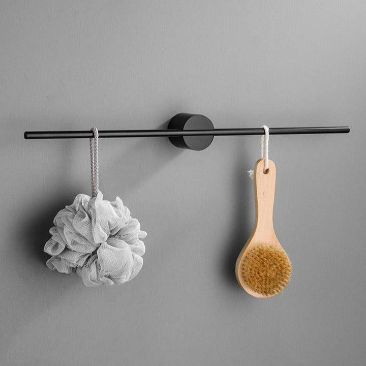 Stilren og funksjonell håndkleholder med justerbar stang. Ideell for moderne hjemmeinnredning på badet.