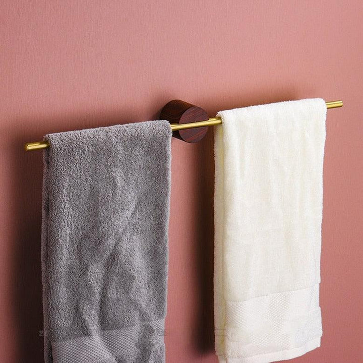 Moderne håndkleholder med justerbar stang. En smart løsning for baderomsoppbevaring og plassbesparelse.