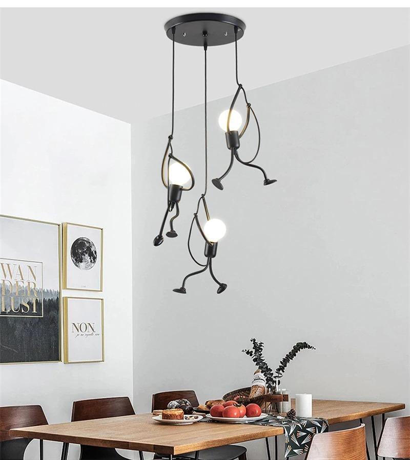 Unik nordisk taklampe med E27 sokkel, skaper varm og innbydende belysning.