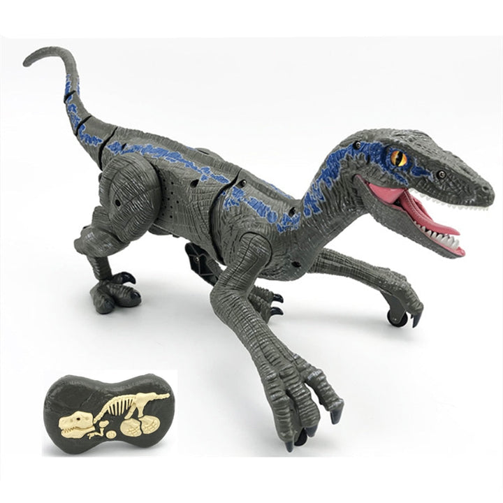 Barn leker med spennende fjernstyrt RC Velociraptor dinosaurleke. En populær elektronisk dinosaur for gutterommet.