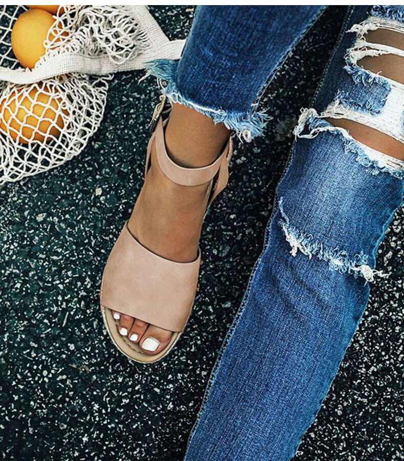 Elegante damesko: Sommersandaler med espadrille kilehæl og plattformsåle.