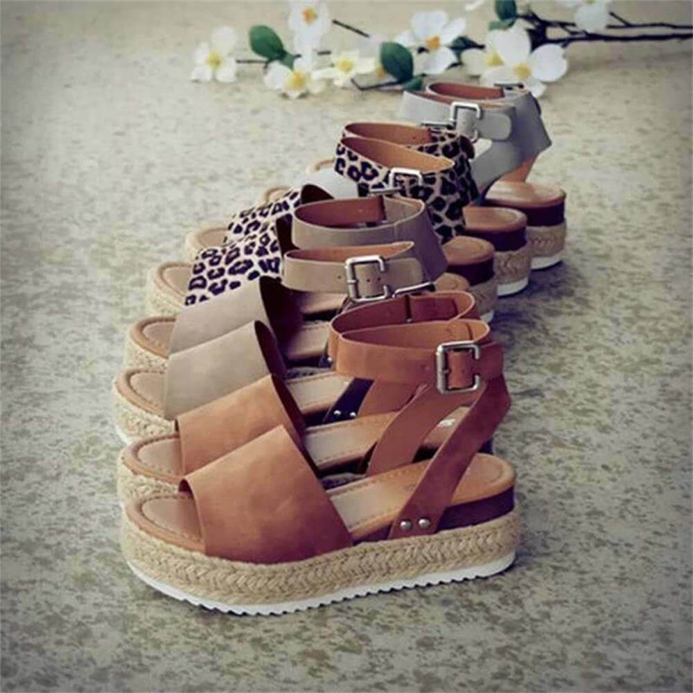 Justerbare kilehæl-sandaler for kvinner. Elegante plattformsandaler i espadrille-design.