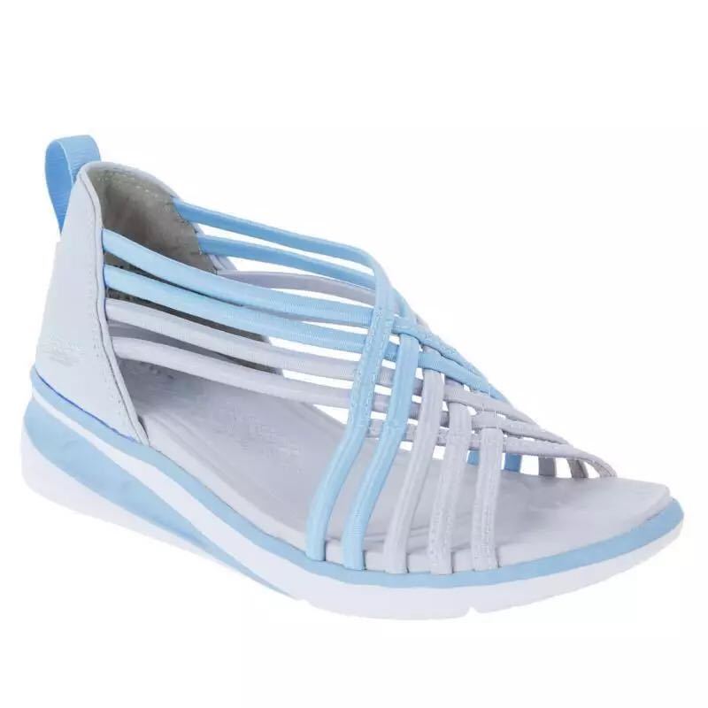Sporty slip-on sandaler for dame med komfortabel kilehæl. Perfekt som sommerfottøy for fritid og stil.