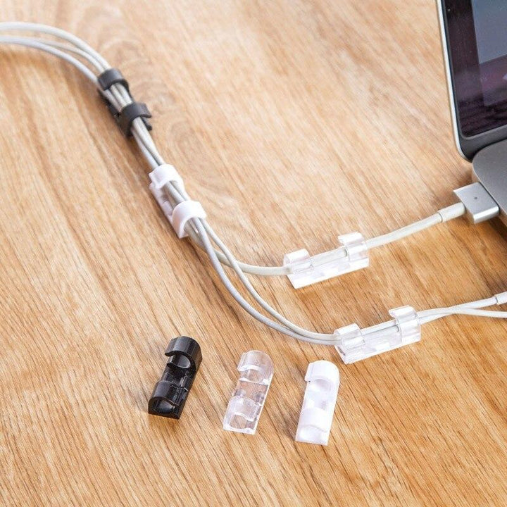 Allsidige selvklebende kabelklips for pen og enkel kabelorganisering av all elektronikk.