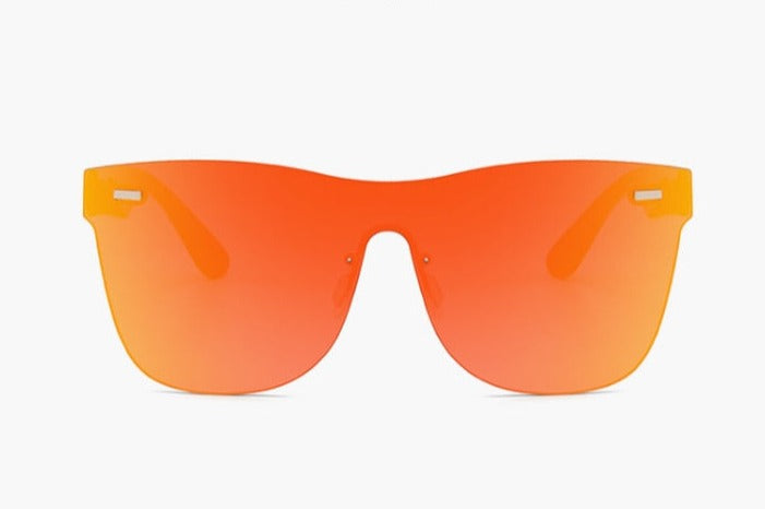 Stilige unisex speilglass-solbriller med UV-beskyttelse, perfekt for en solrik dag.
