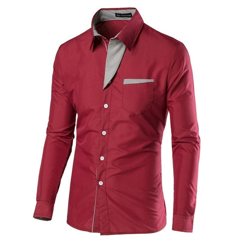 Knappeliste og bryst på en elegant langermet slim fit herreskjorte for et strømlinjeformet utseende.
