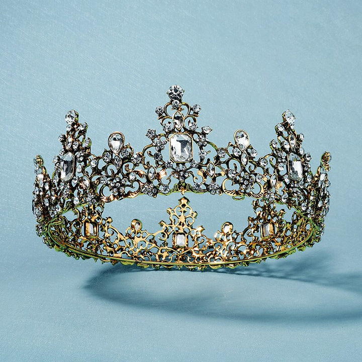 Sofistikert vintage tiara med barokk inspirasjon og glitrende juveler for kvinner.