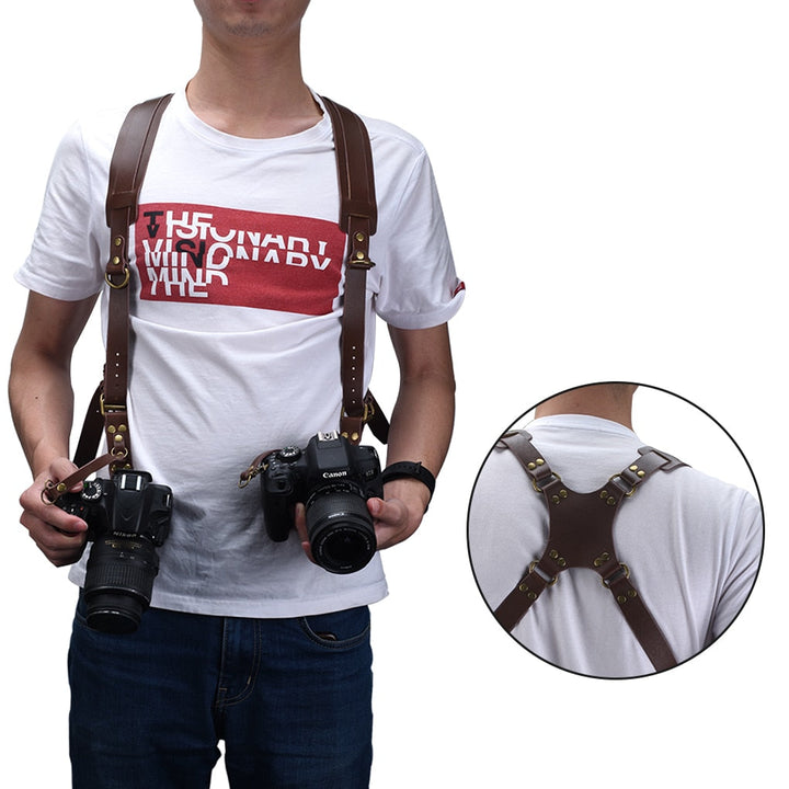 Ergonomisk dobbel kamerarem i brunt skinn. Sikker og komfortabel stropp for DSLR og speilløse kameraer til friluftsliv.
