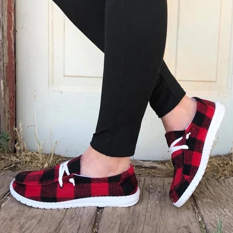 Fargerik komfortsko: Leopardmønstret slipon loafer for kvinner, ideell for trendy vår/sommer.