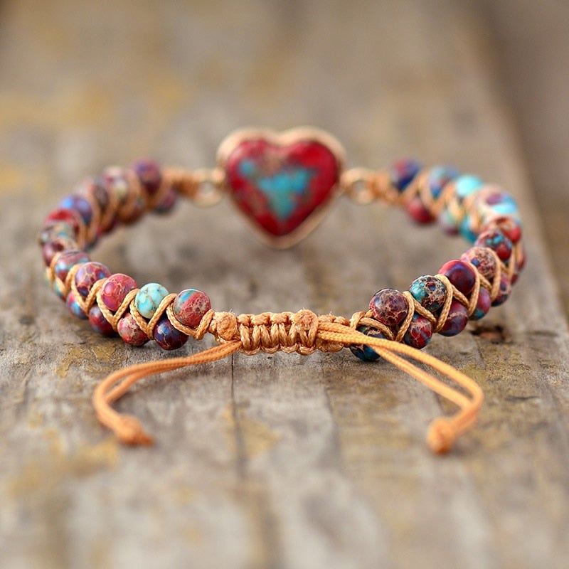 Stilig flettet armbånd i naturstein. Jaspis og turkis perler. Perfekt gave til smykkeelskere.