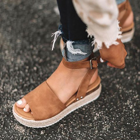 Plattformsandaler i espadrille-stil for kvinner. Komfortable og stilige kilehæl-damesko.