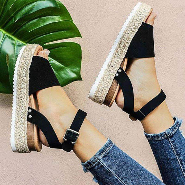 Plattformsandaler med espadrille-såle for kvinner. Elegante damesko for varmere dager.