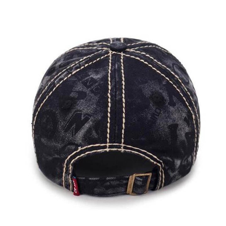 Stilren herre baseballcaps i robust denim, perfekt tilbehør for en avslappet fritidsstil.