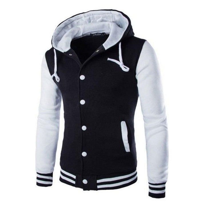 Menn iført sporty baseball hettegenser med hette, klar for fritidsaktiviteter.