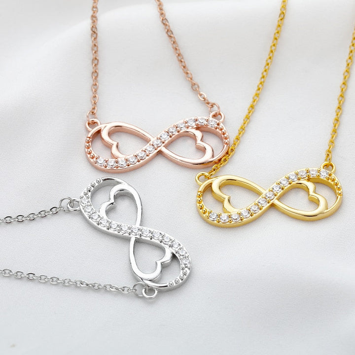 Vakkert evighetshalskjede for dame i 925 sølv med cubic zirconia. Et elegant og tidløst smykke.
