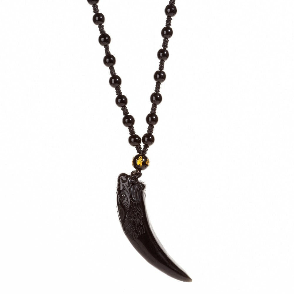 Obsidian ulvehalskjede for kvinner. Elegant anheng med kraftfull beskyttelse og stil.