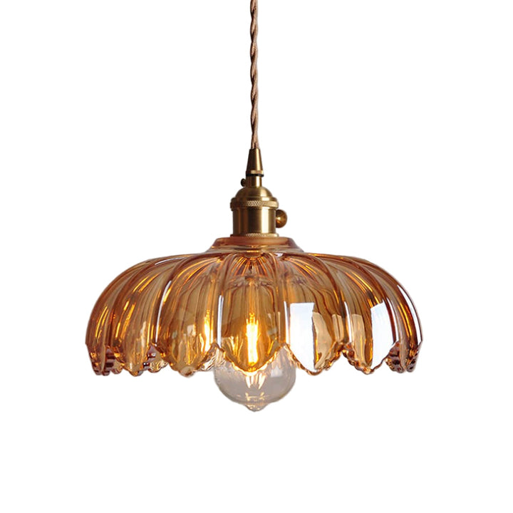 Vintage hengende lampe med blomsterdesign, perfekt stuebelysning for et romantisk hjem.