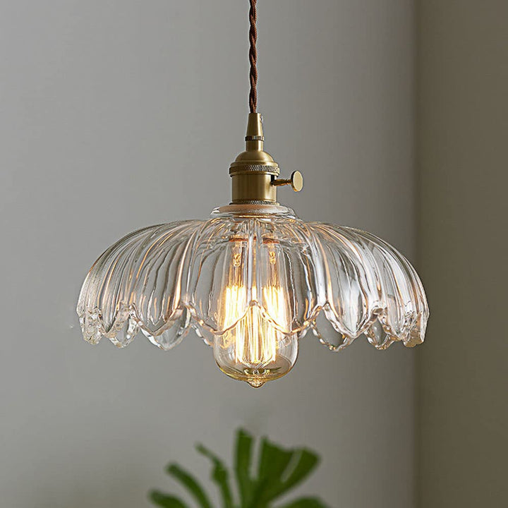 Elegant taklampe og pendellampe med unikt blomsterdesign, vintage stil for ditt hjem.