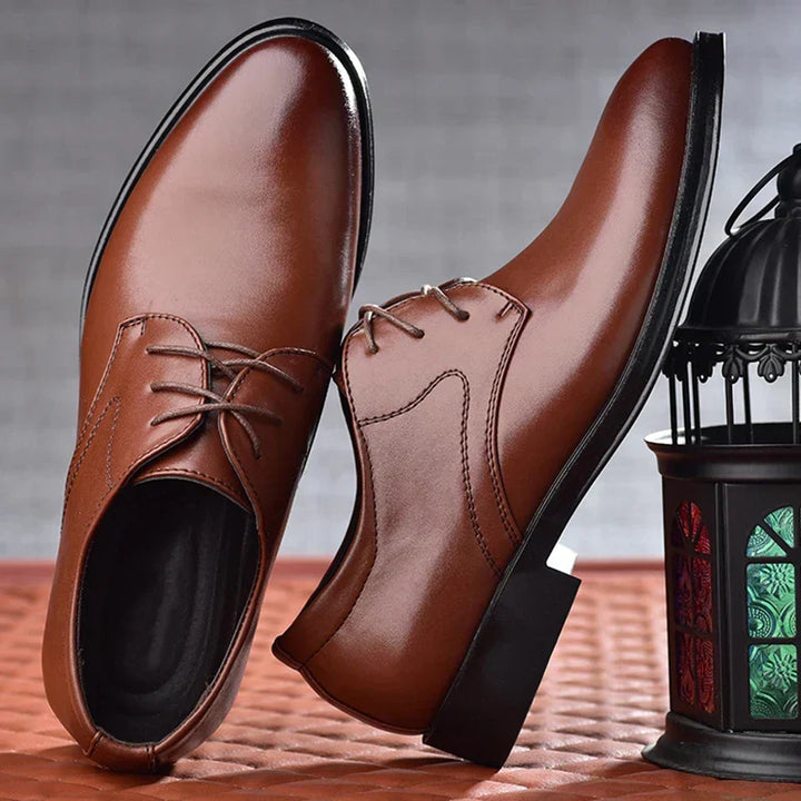 Polerte, stilige herresko i klassisk Oxford-design. Elegante business- og bryllupssko for menn.