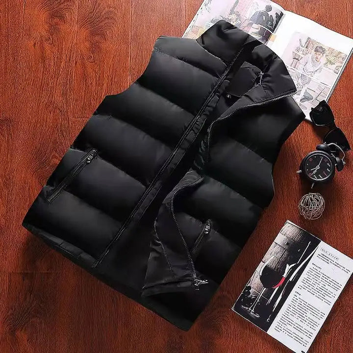 Stilig puffervest for menn i mørk farge, varm og ermeløs vest for moderne casual mote.