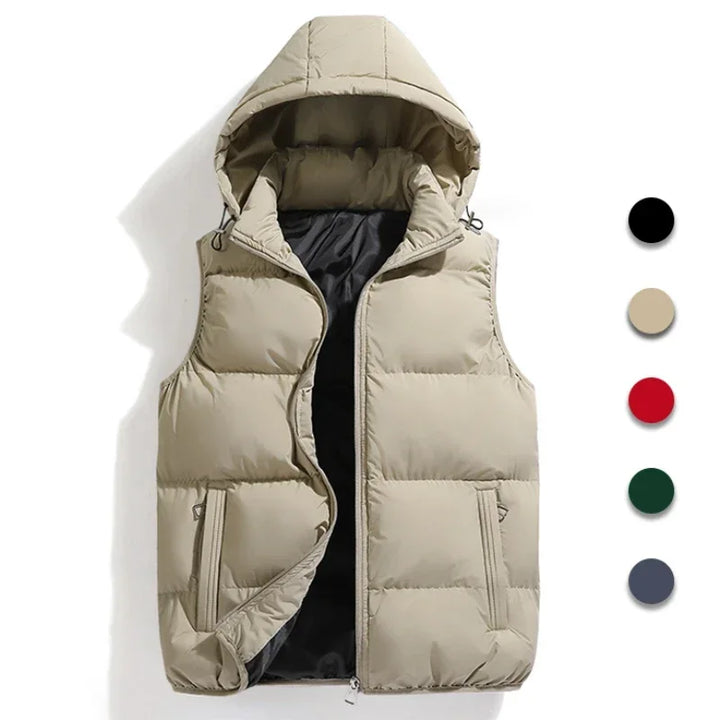Varm herre vintervest i polyester med avtakbar hette, ideell for casual og utendørs bruk.