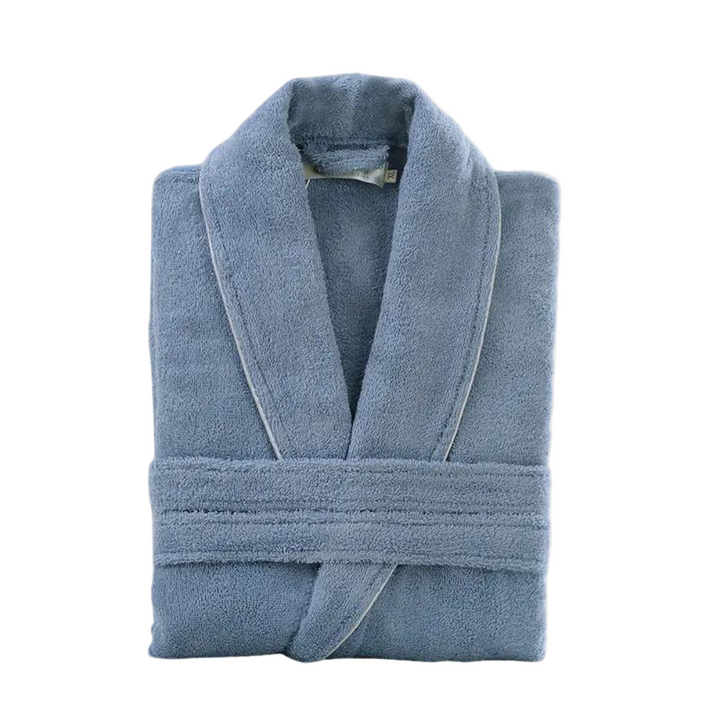 Komfortabel og absorberende herrebadekåpe, ideell for morgenhygge eller avslapning på badet hjemme.