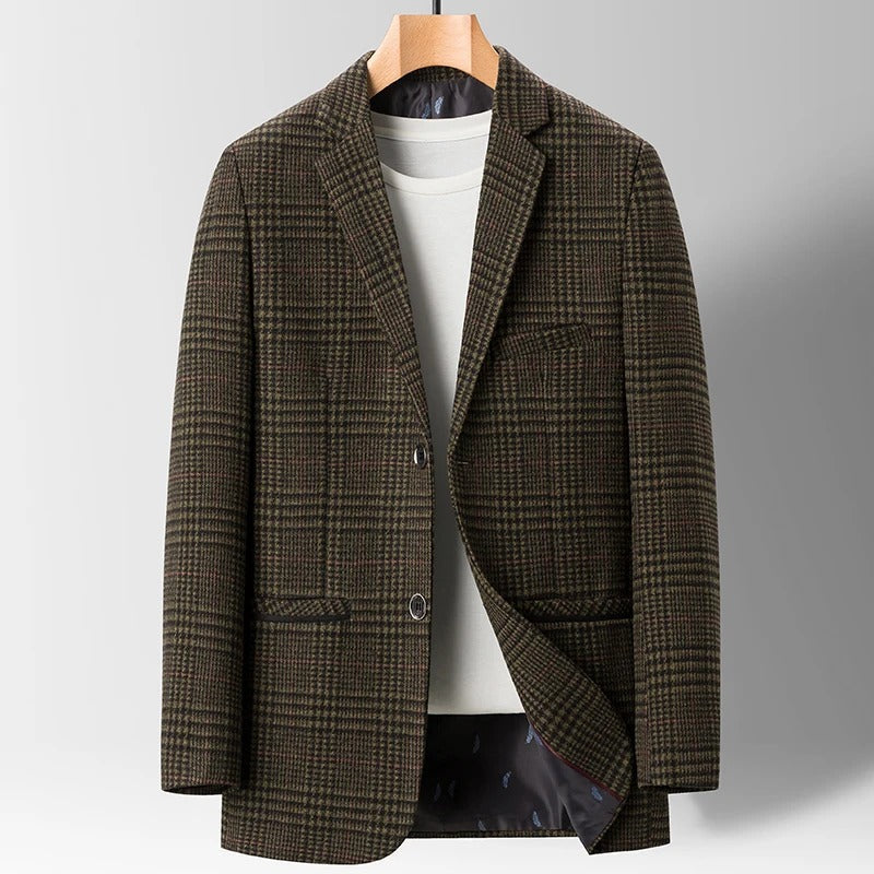 Skreddersydd herreblazer i klassisk design, gir et elegant og profesjonelt utseende.