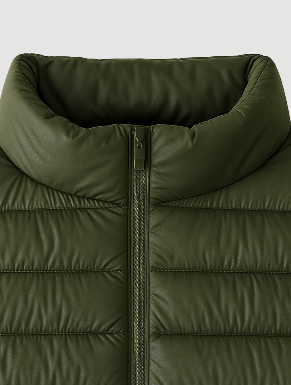 Modell iført herre bodywarmer, viser passform og stil for et elegant og funksjonelt ytterplagg.