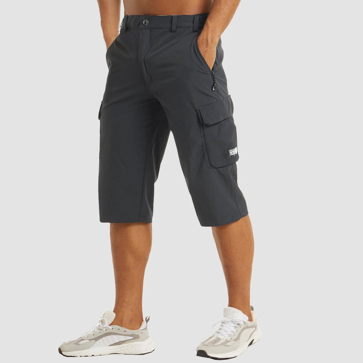 Stilige cropped bukser for herre, med moderne snitt. Komfortable sommerbukser for en trendy fritidslook.
