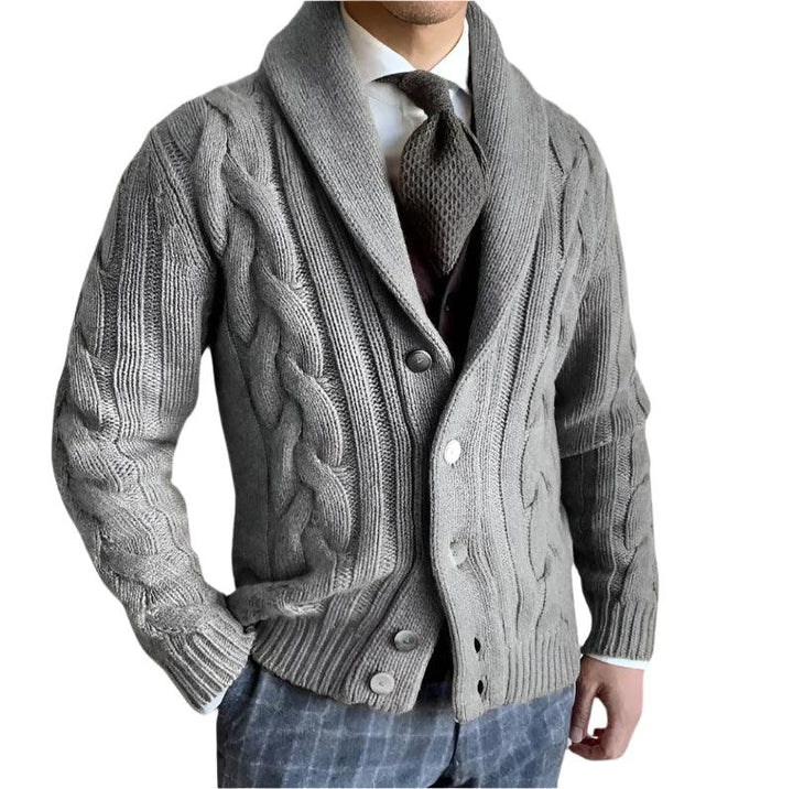 Myk og varm herre cardigan i finstrikket kvalitet, gir optimal komfort og bevegelsesfrihet.