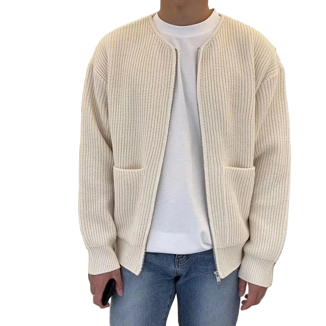 Herre strikket cardigan, moderne stil. Komfortabel for lag-på-lag, fritid og hverdag. Allround plagg for menn.