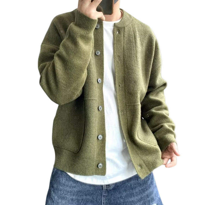 Elegant herre strikket cardigan med knapper foran, perfekt for casual høst- og vinterbruk.