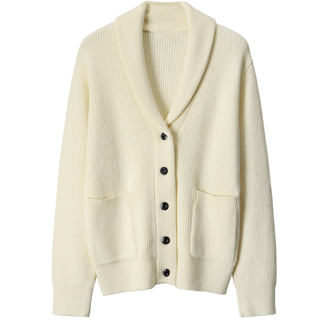 Herrecardigan med elegant sjalkrage og detaljert ribbestrikk. Et stilrent valg for menns mote.